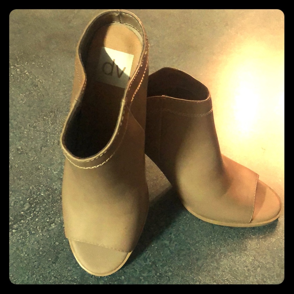 Tan Peep-toe chunky heels